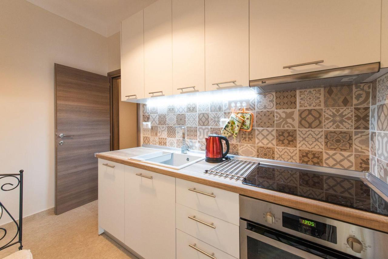 Apricot By Halu! Cozy Apt Next To Agia Sophia Metro Station Thessaloniki Exterior photo